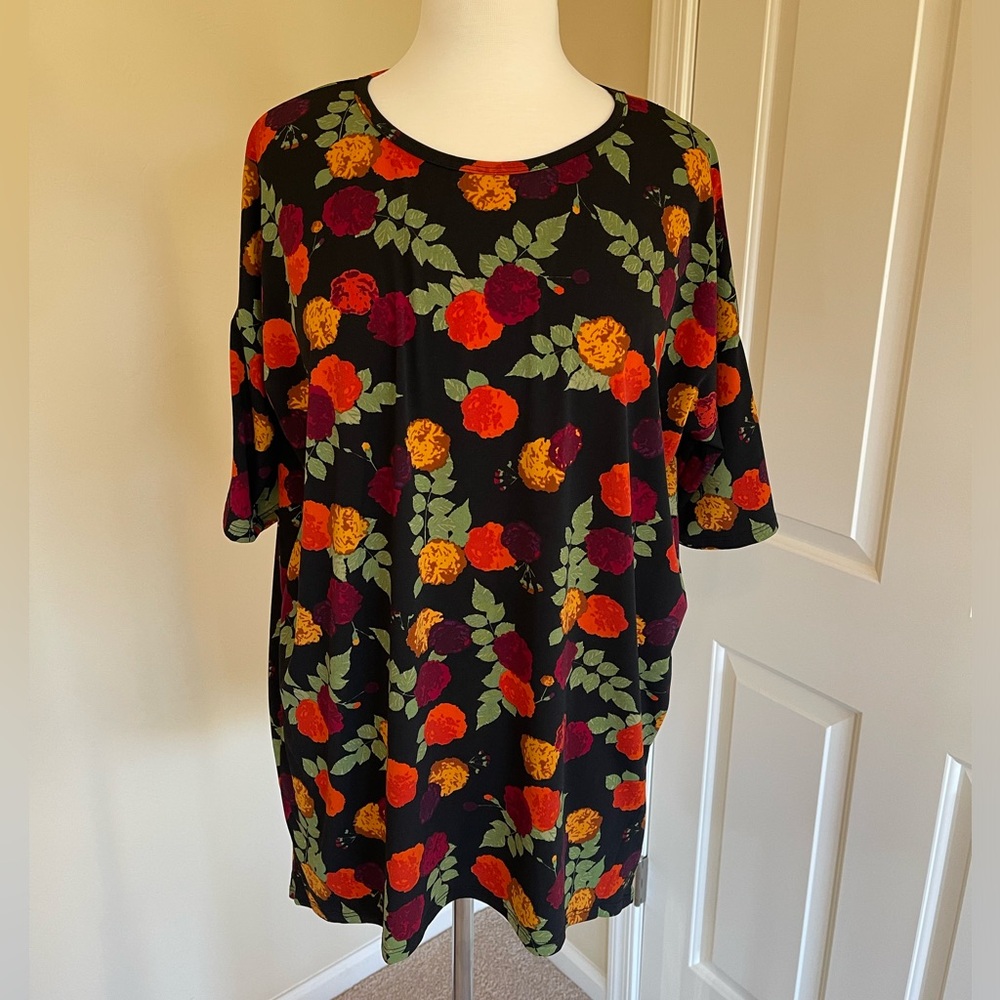 NWOT! LuLaRoe black multi colored tunic Sz S